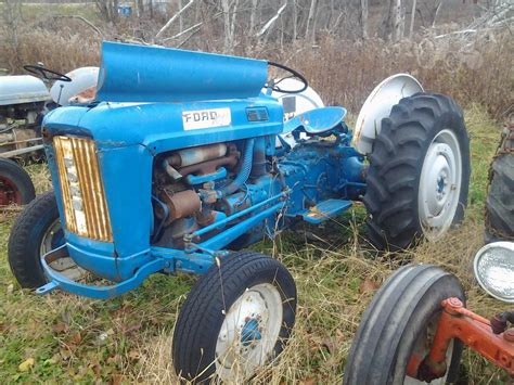 I think it's a combination of different tractors. . 1962 ford 2000 tractor